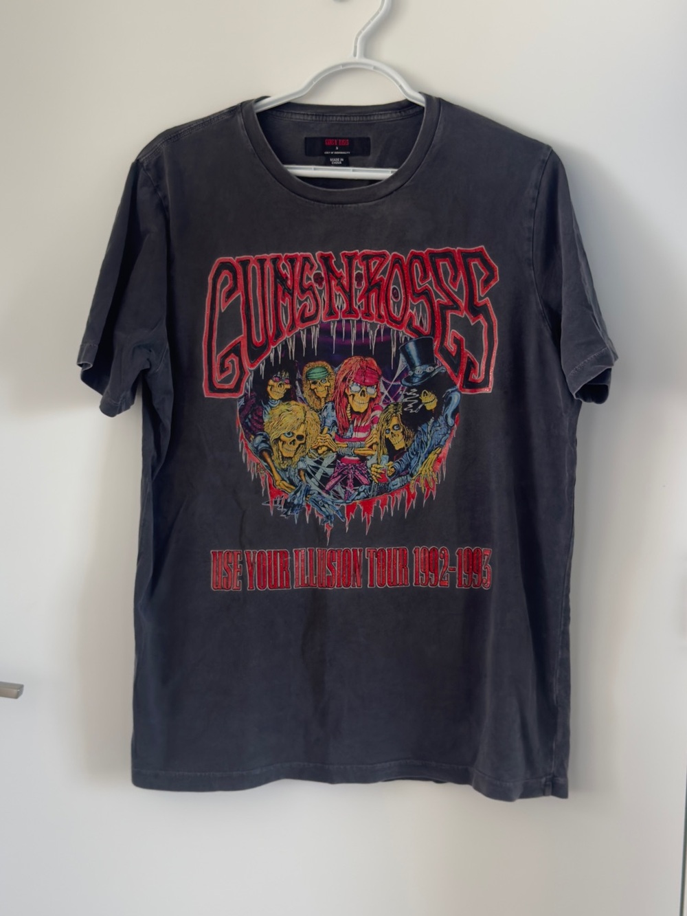 Cult of Individuality Black Guns N' Roses Graphic Tee with Red Lettering Size M